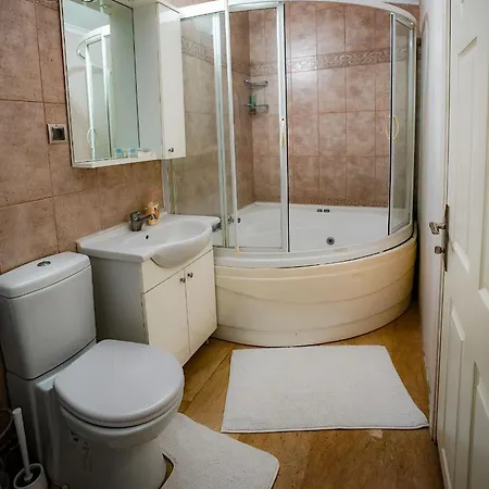 Oezel Havuzlu Genis Ferah Bahceli Muestakil Villa Belek