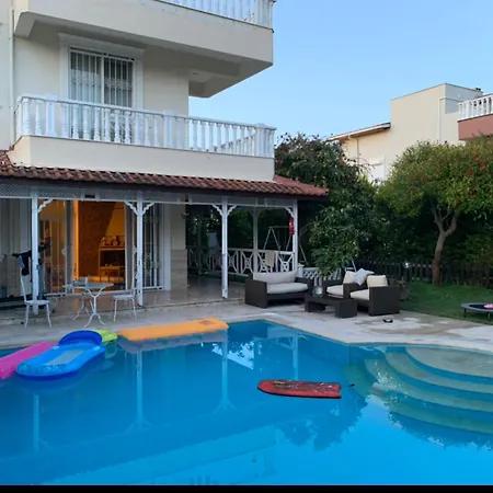 Villa Oezel Havuzlu Genis Ferah Bahceli Muestakil Villa Belek