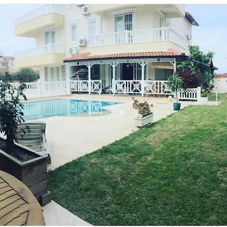 Oezel Havuzlu Genis Ferah Bahceli Muestakil Villa Villa Belek