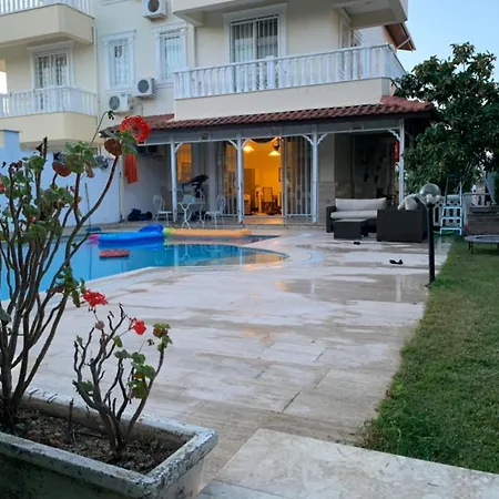 Villa Oezel Havuzlu Genis Ferah Bahceli Muestakil Villa Belek