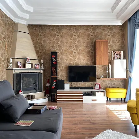 Villa Oezel Havuzlu Genis Ferah Bahceli Muestakil Villa *
