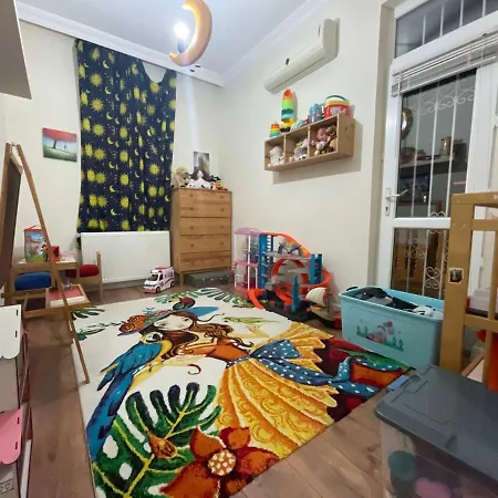 Oezel Havuzlu Genis Ferah Bahceli Muestakil Villa Villa *
