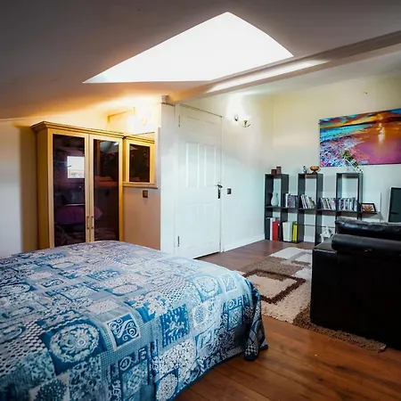Villa Oezel Havuzlu Genis Ferah Bahceli Muestakil Villa *