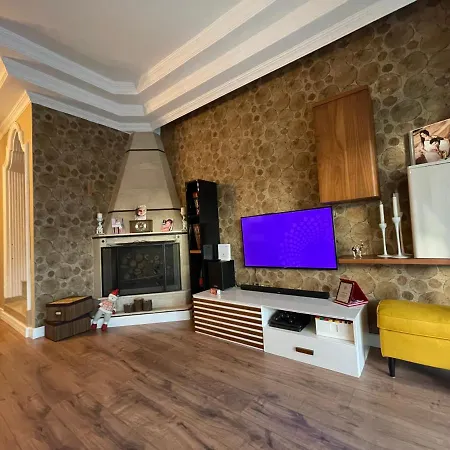 Oezel Havuzlu Genis Ferah Bahceli Muestakil Villa *